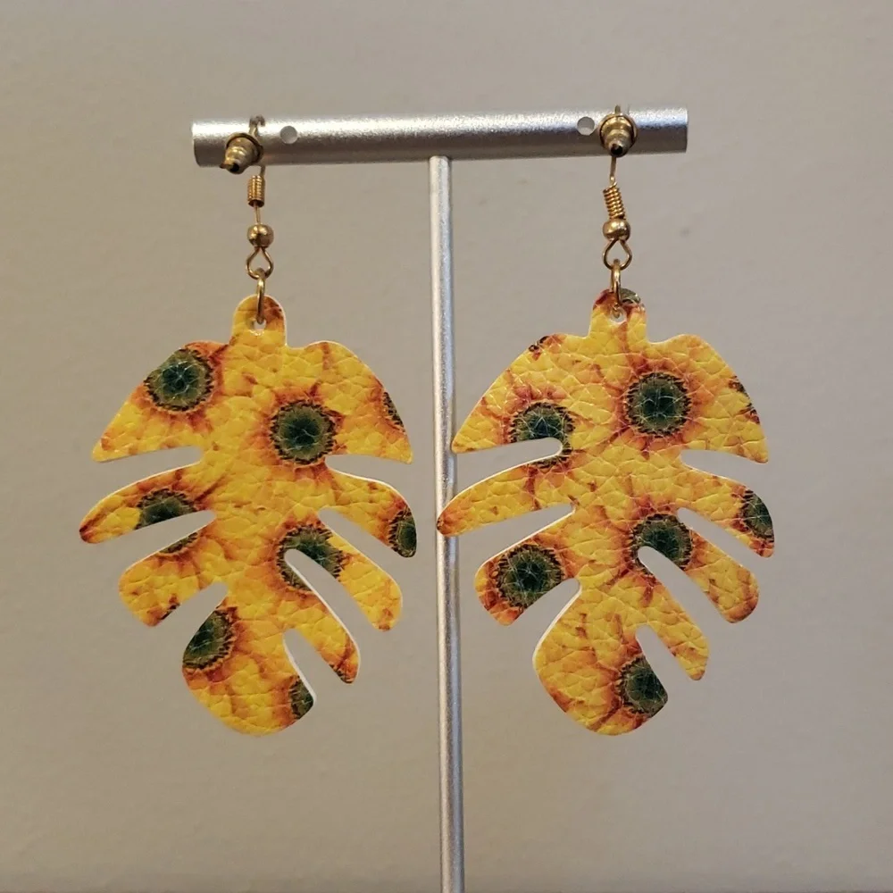 60. 3 Felt Dangle Earrings - Picture 3 of 11